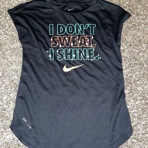 Nike girls Shirt size 6/6X NWOT